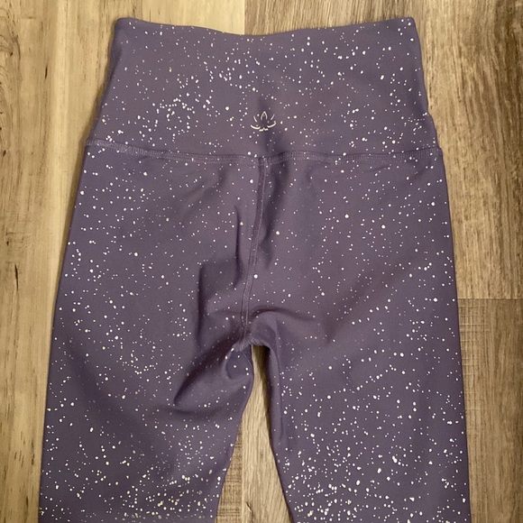 Beyond Yoga High Waisted Alloy Ombre Midi Leggings - Picture 10 of 14